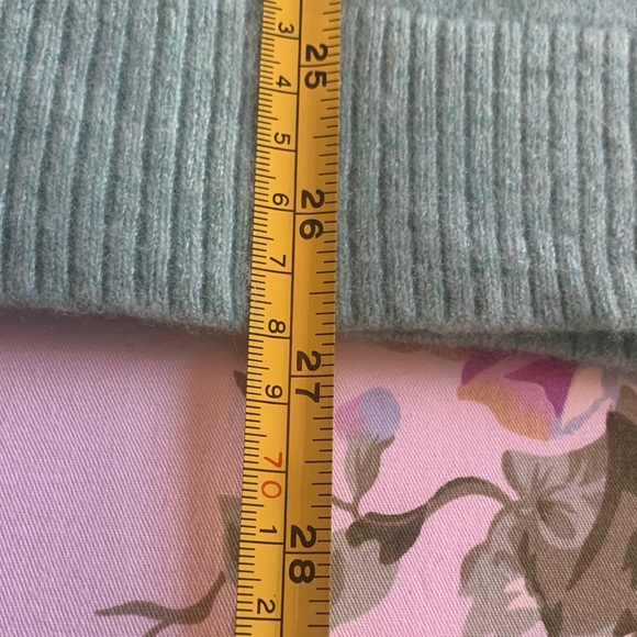 L.L. Bean 100% Cashmere Women's V-Neck Sweater - Soft Mint Size Large Like New - Picture 5 of 10